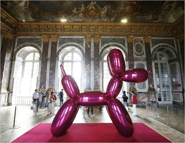 jeff-koons-versailles-balloon-dog-1999-2000